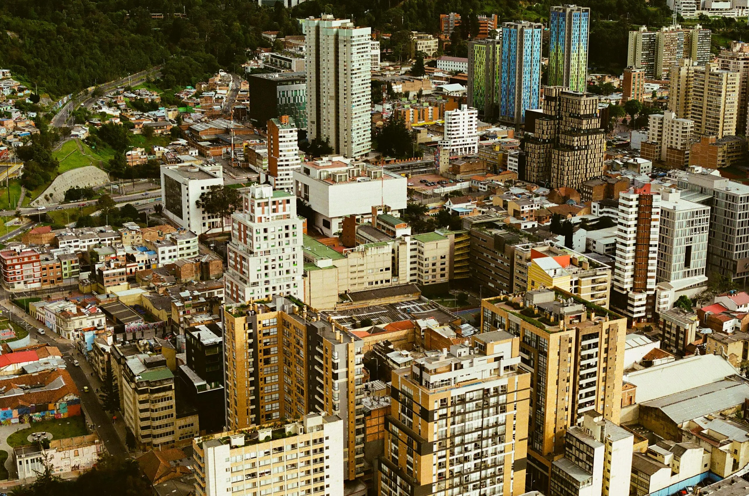 5 claves para comprar vivienda en Colombia desde el exterior en 2026